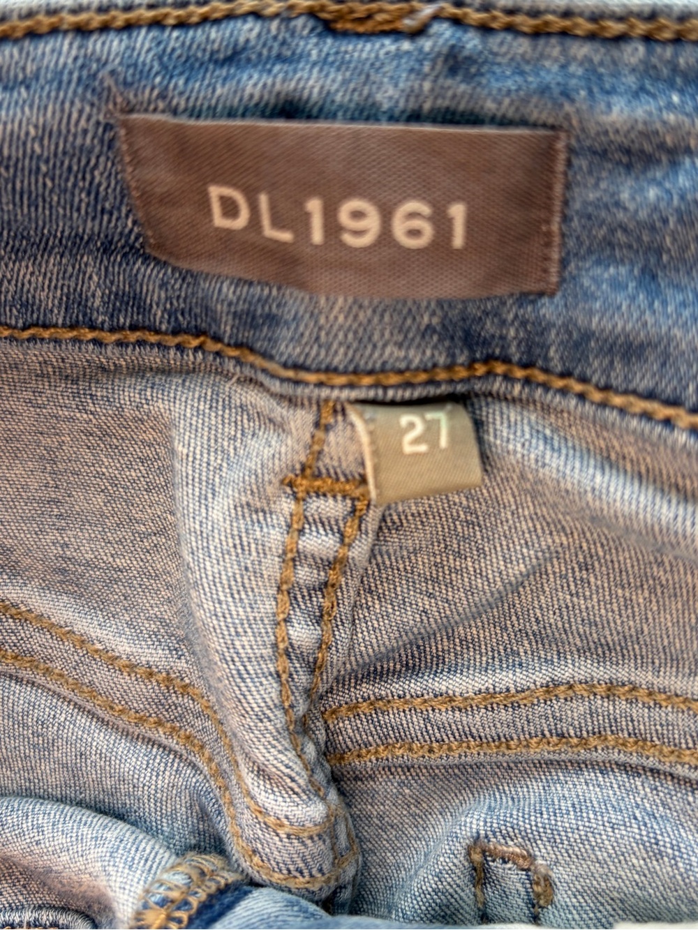 DL 1961 women’s size 27 mid rise flare denim jeans mid rise raw hem 25” inseam - Picture 4 of 5